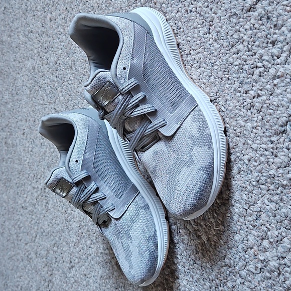 New Avia Gray Shimery Athletic Sneakers - Picture 2 of 11